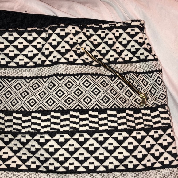 Pattern skirt - Picture 2 of 4